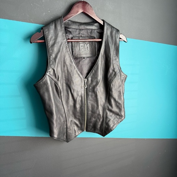 Black Tailored Genuine Leather Vest with V-Neck - Picture 2 of 10
